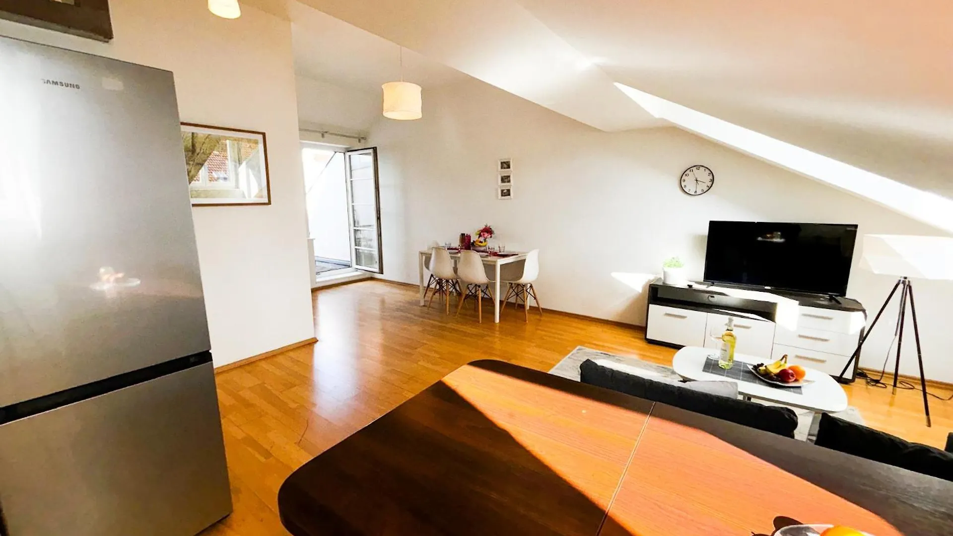 Sonniges Apartment Mit Terrasse, 15Min Ins Zentrum Vienna