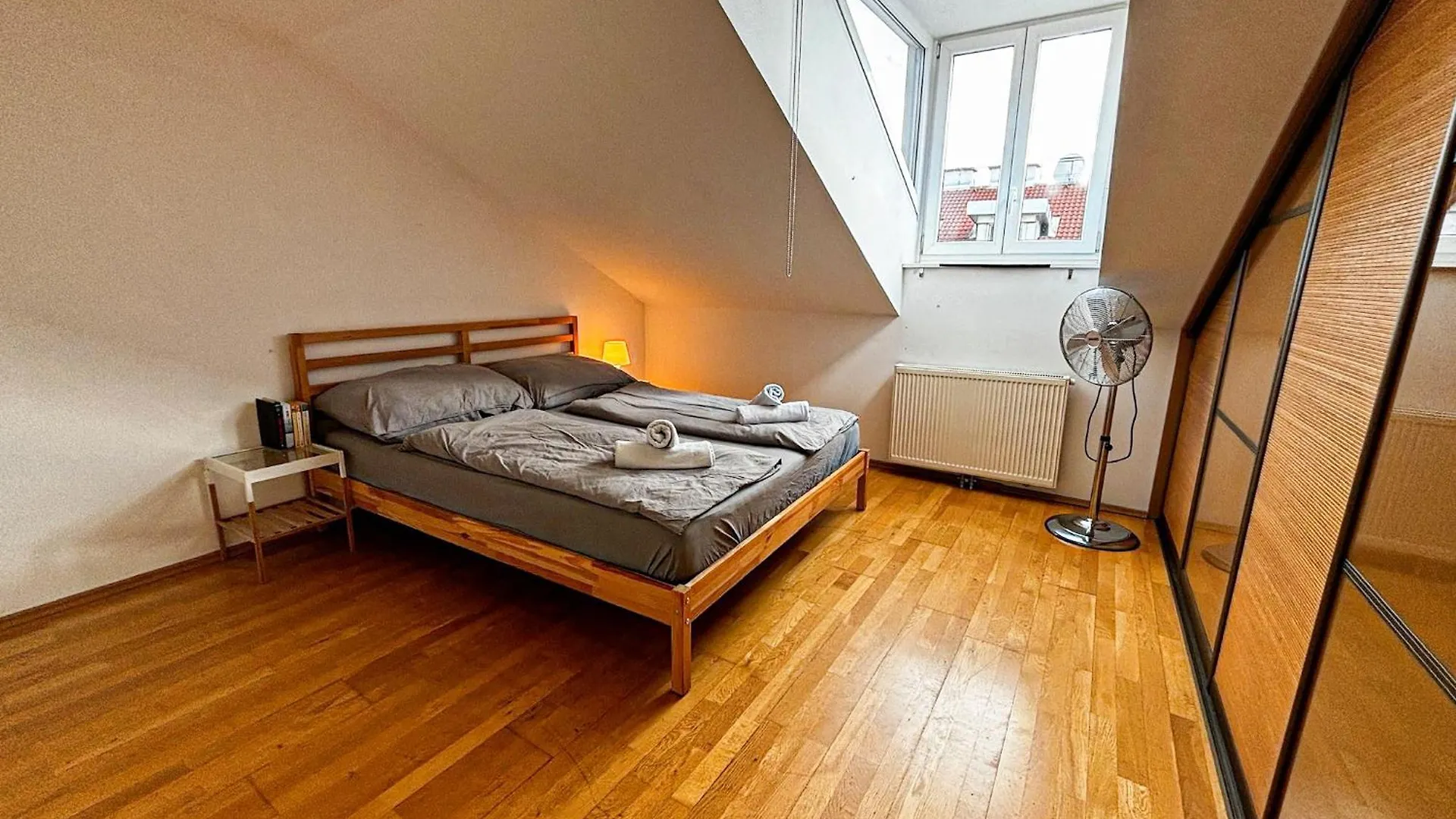 Sonniges Apartment Mit Terrasse, 15Min Ins Zentrum Vienna 0*,  Austria